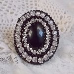 Stone Noire Ring, bestickt mit einem Edelstein, einem schwarzen Onyx, Kristallen und Rocailles